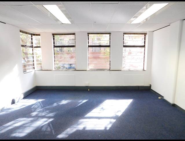 1,471M² OFFICE TO LET IN FERNDALE